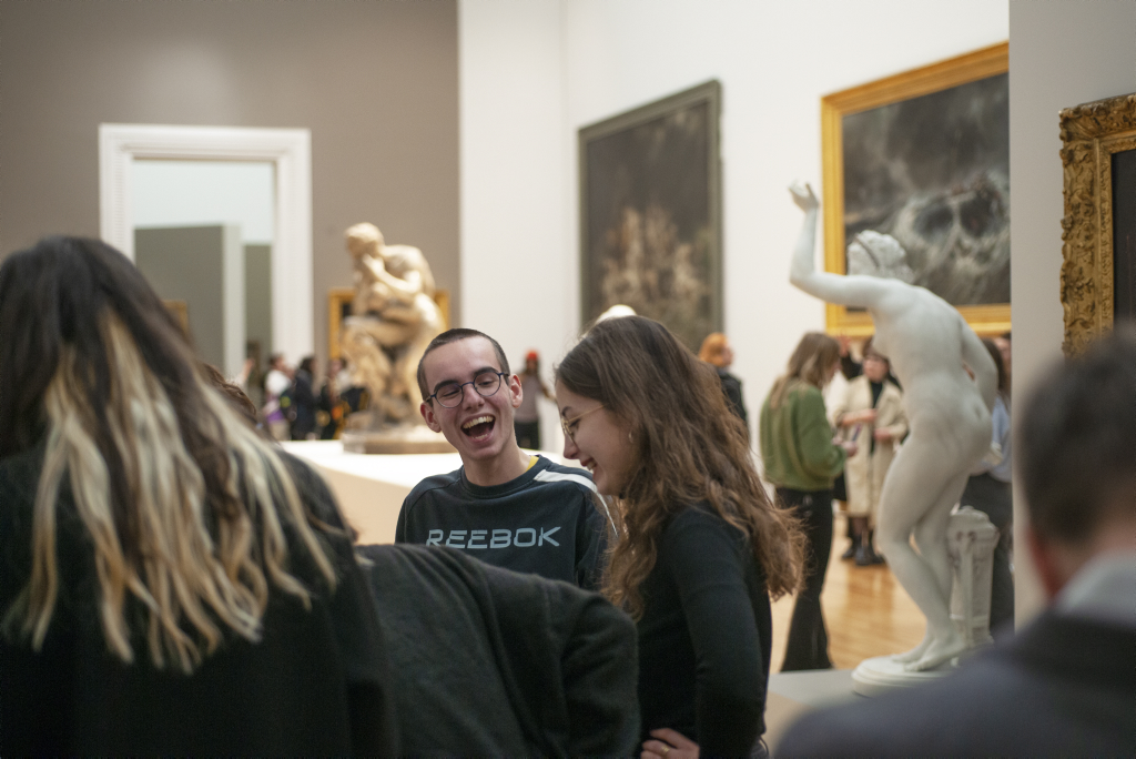 Etudiants au musée d'arts